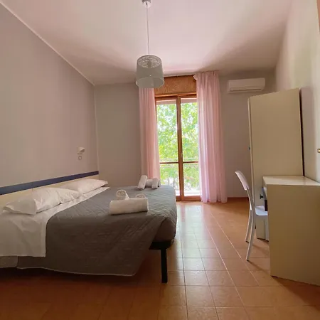 Hotel Residence Ponente Cesenatico Exterior photo